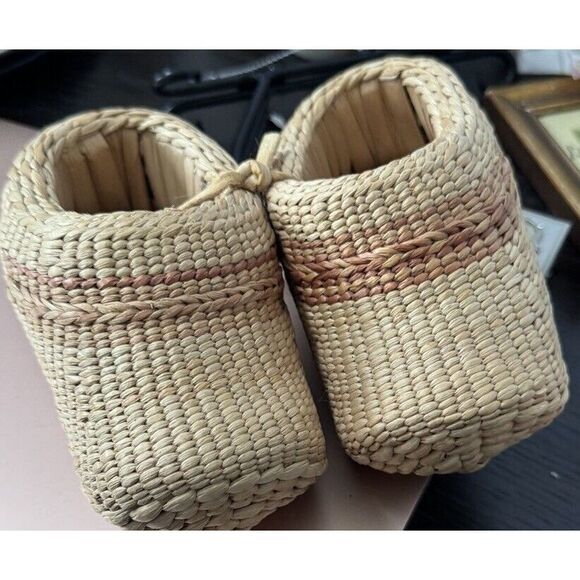 Chinese Small Child Lotus Bound Feet Shoes Binding Woven Grass‎ Raffia Decor - Picture 1 of 2